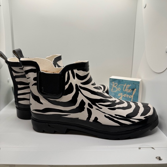 Shoes - Zebra Print Ankle Rain Boots, size 11 women’s, 9 men.